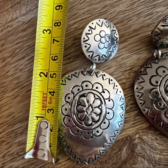 Vintage Silver Tone Western Style Concho Clip-on Earrings 1980s 1990s - Picture 4 of 6